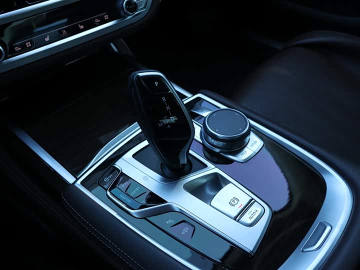 Фото 14 - BMW 7 Series