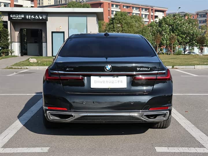 Фото 16 - BMW 7 Series