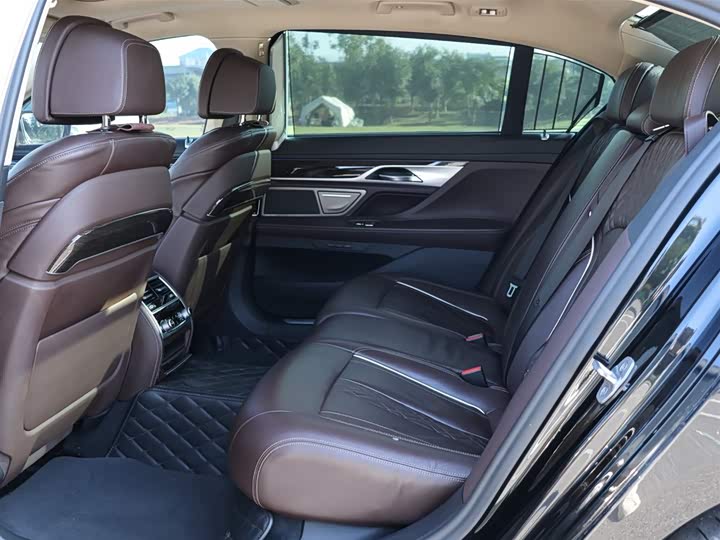 Фото 5 - BMW 7 Series