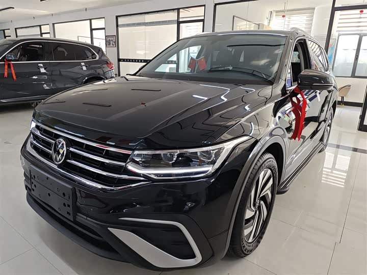 Фото 1 - Volkswagen Tiguan L Pro