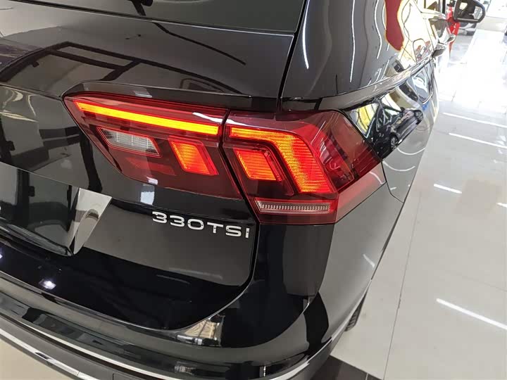 Фото 8 - Volkswagen Tiguan L Pro