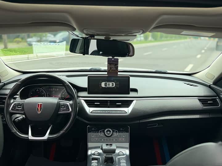 Фото 15 - Hongqi H5