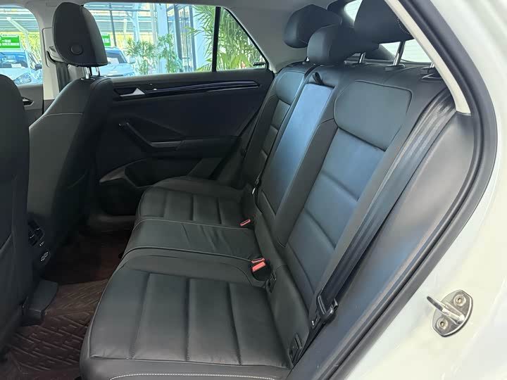 Фото 10 - Volkswagen T-Roc