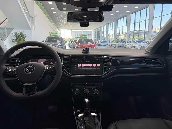 Фото 15 - Volkswagen T-Roc