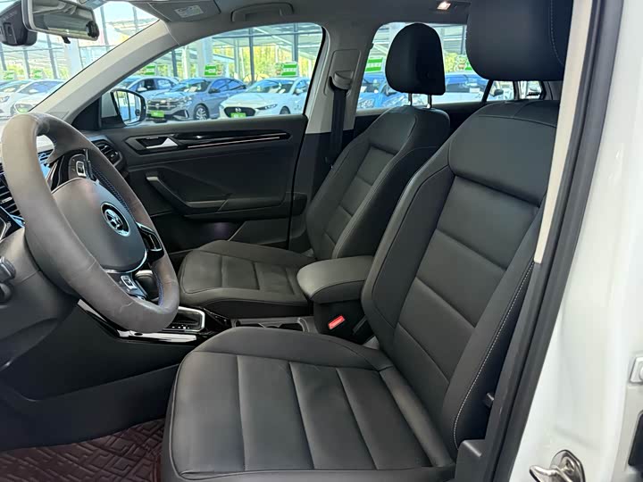 Фото 7 - Volkswagen T-Roc