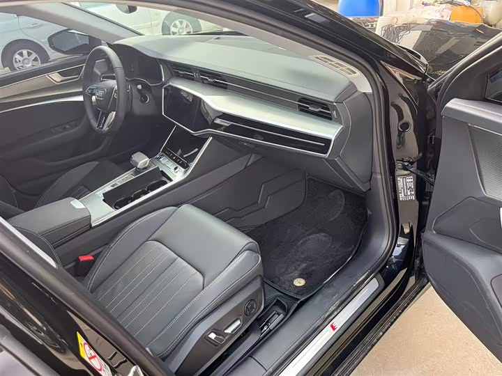 Фото 4 - Audi A6L