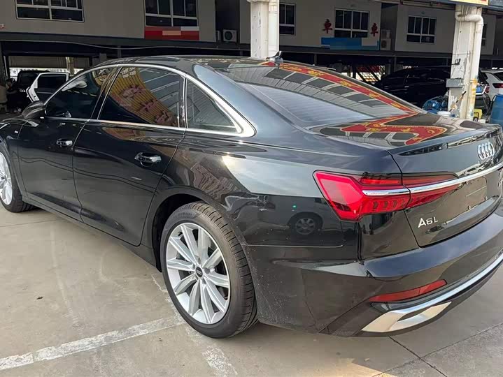 Фото 7 - Audi A6L