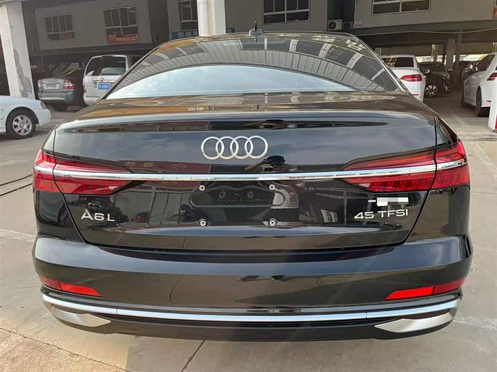 Фото 8 - Audi A6L