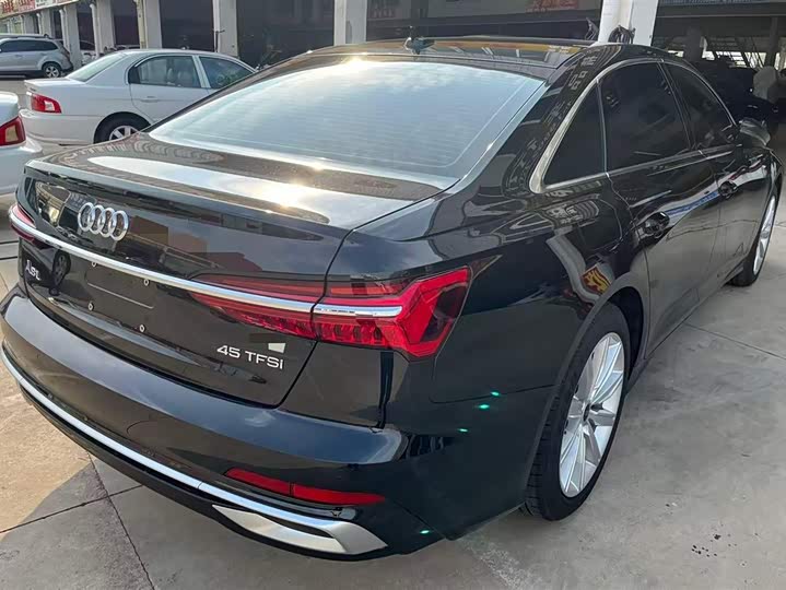 Фото 9 - Audi A6L