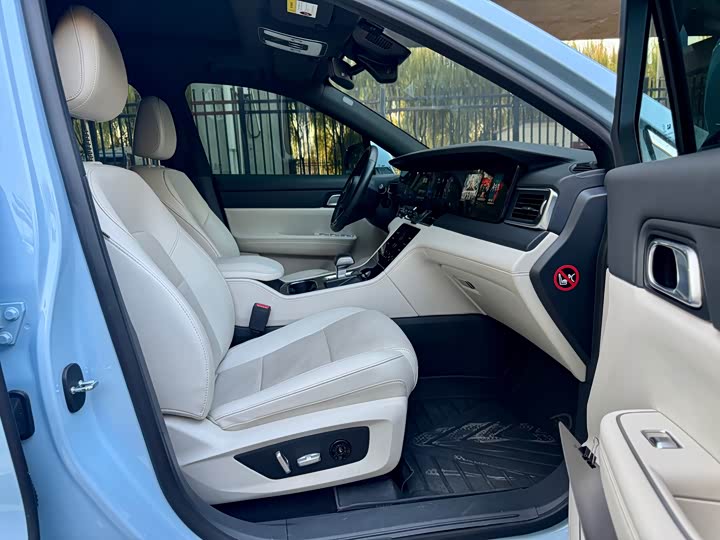 Фото 12 - LiXiang One