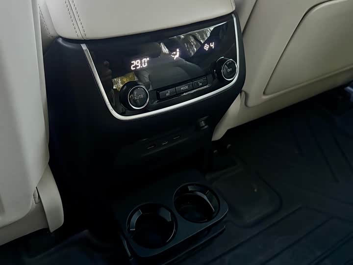 Фото 15 - LiXiang One