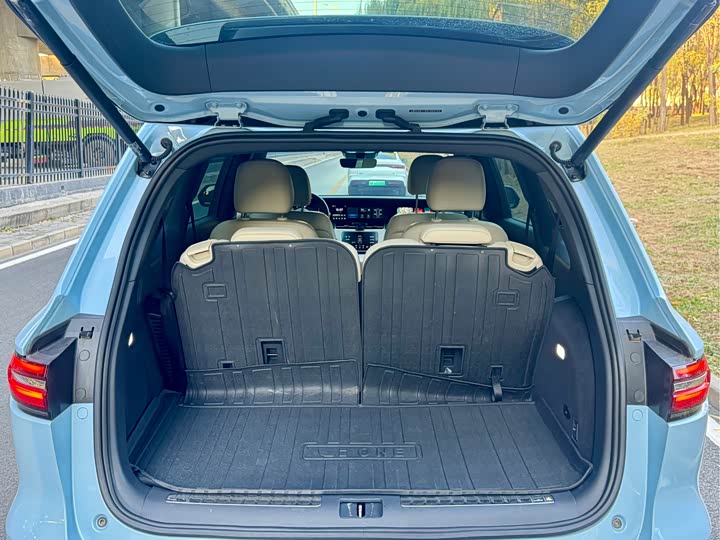 Фото 17 - LiXiang One