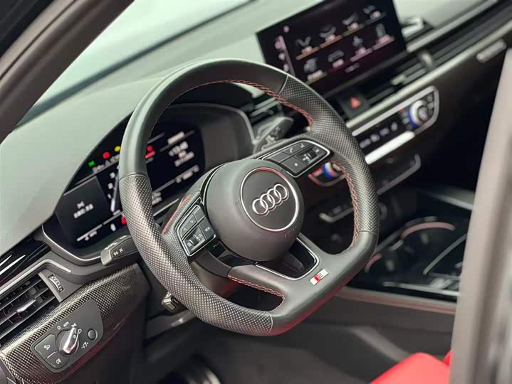 Фото 15 - Audi S4