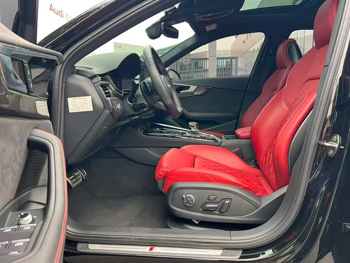 Фото 17 - Audi S4