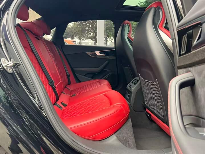 Фото 18 - Audi S4