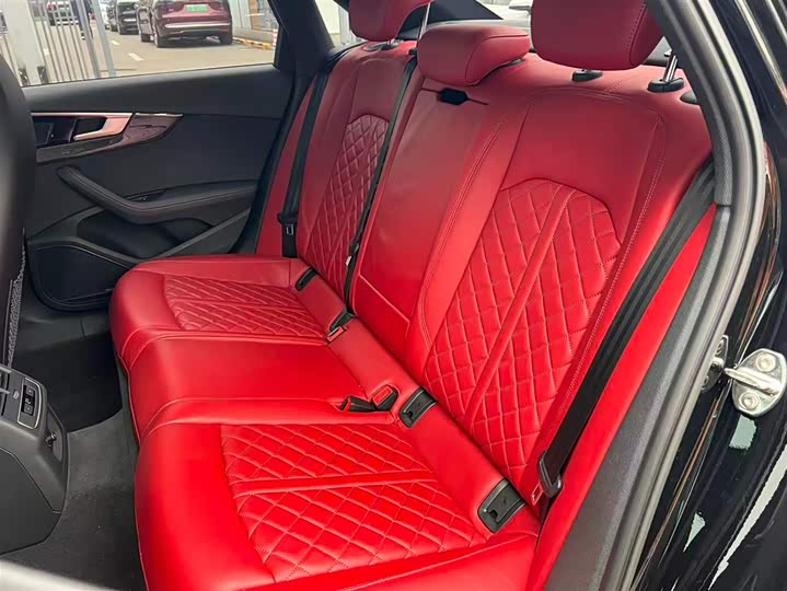 Фото 27 - Audi S4