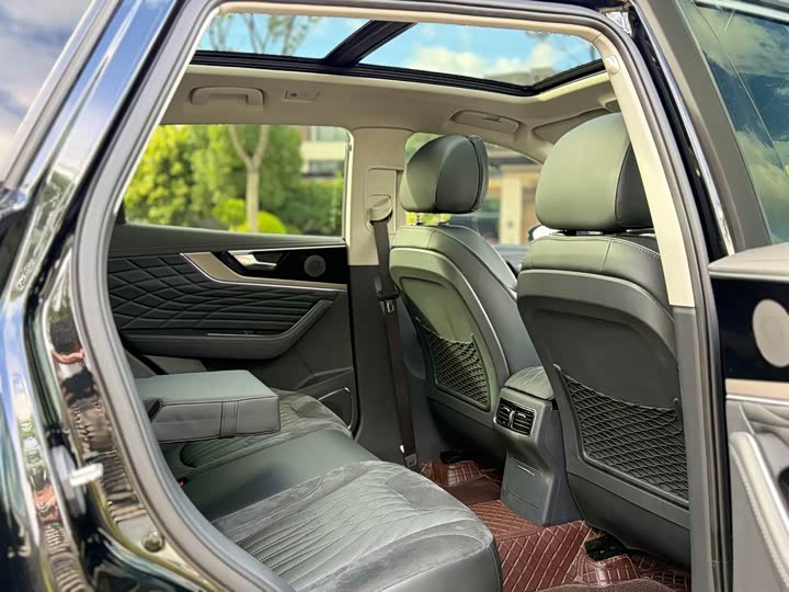 Фото 12 - Hongqi HS5