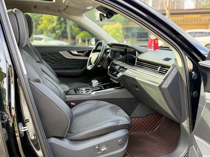 Фото 13 - Hongqi HS5