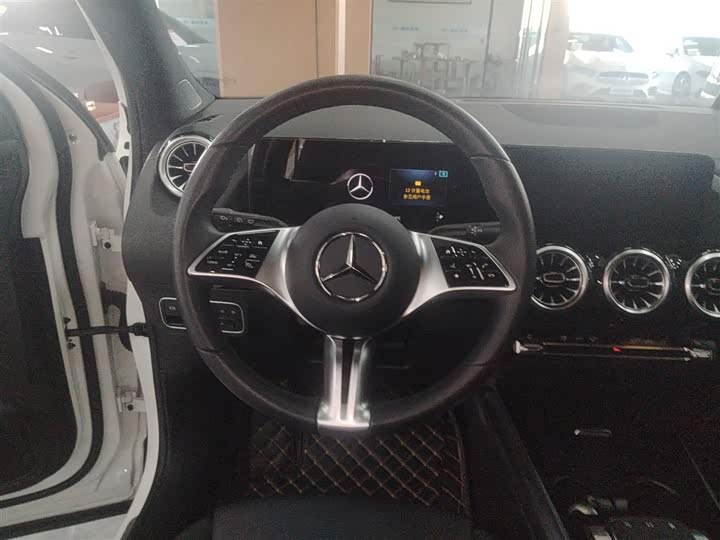 Фото 11 - Mercedes-Benz GLA-Class