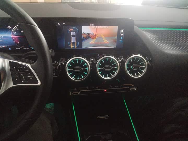 Фото 13 - Mercedes-Benz GLA-Class