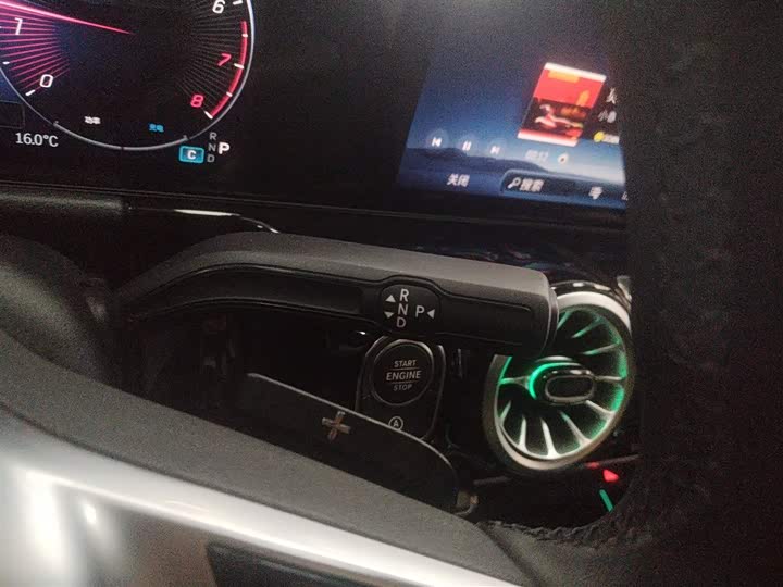 Фото 14 - Mercedes-Benz GLA-Class