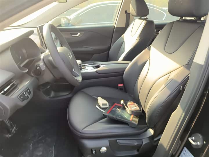 Фото 15 - Hongqi E-QM5