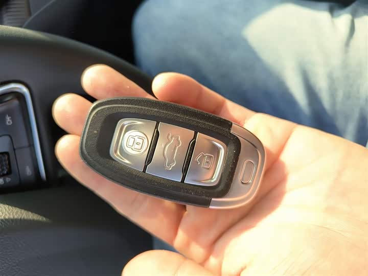 Фото 9 - Hongqi E-QM5