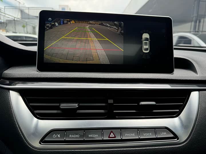 Фото 10 - Hongqi H5