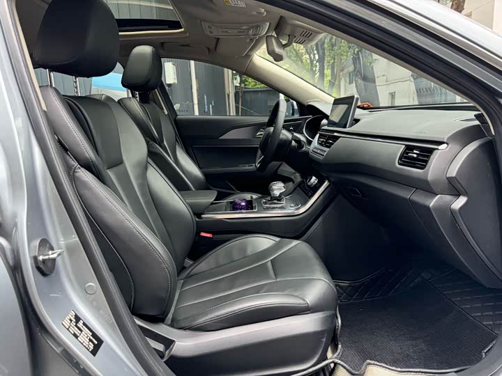 Фото 7 - Hongqi H5