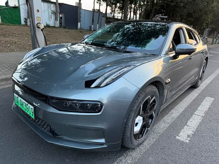 Фото 1 - Zeekr 001