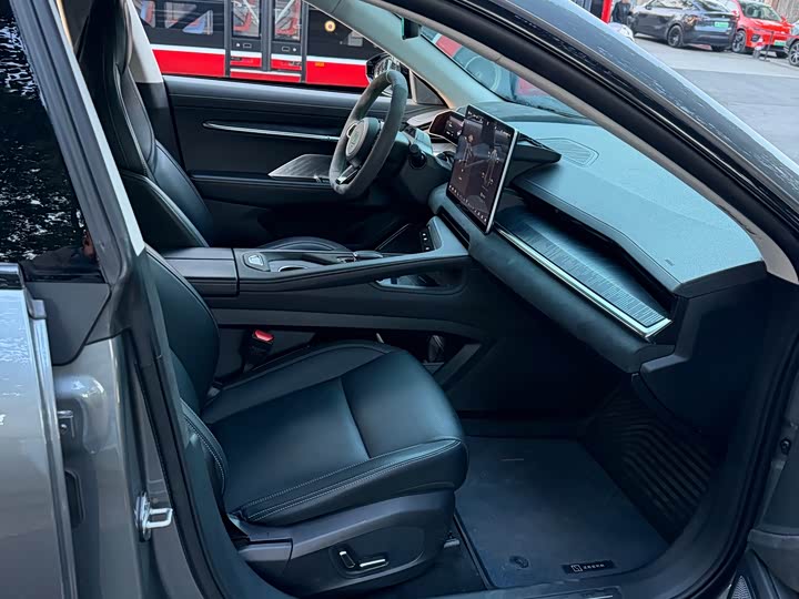 Фото 10 - Zeekr 001