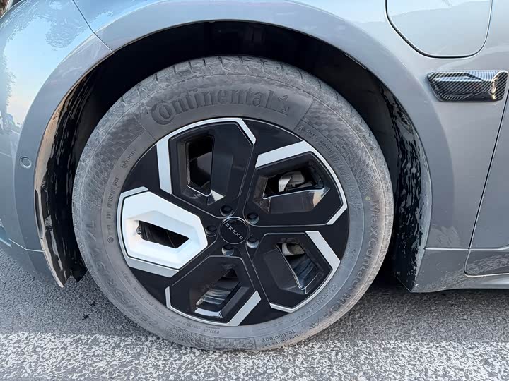 Фото 11 - Zeekr 001