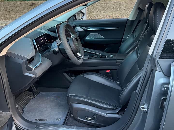 Фото 12 - Zeekr 001