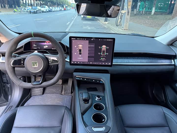 Фото 14 - Zeekr 001