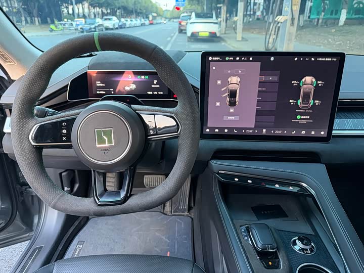 Фото 15 - Zeekr 001