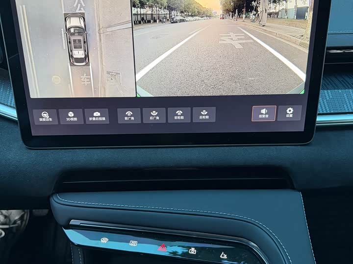 Фото 17 - Zeekr 001