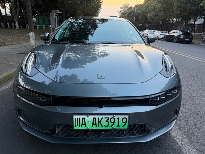 Фото 2 - Zeekr 001