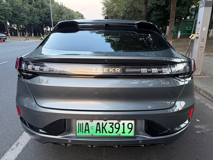 Фото 6 - Zeekr 001