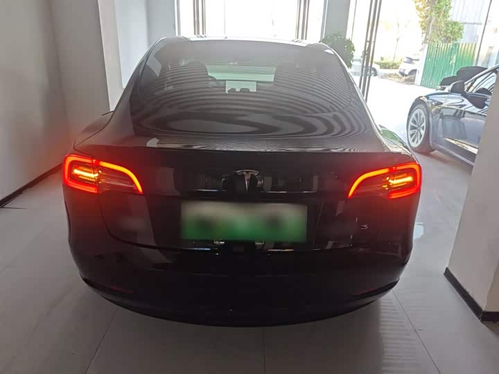 Фото 6 - Tesla Model 3