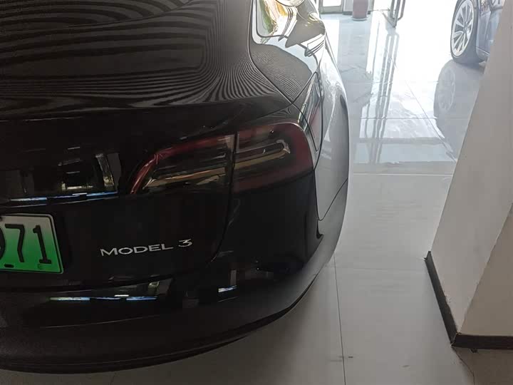 Фото 8 - Tesla Model 3