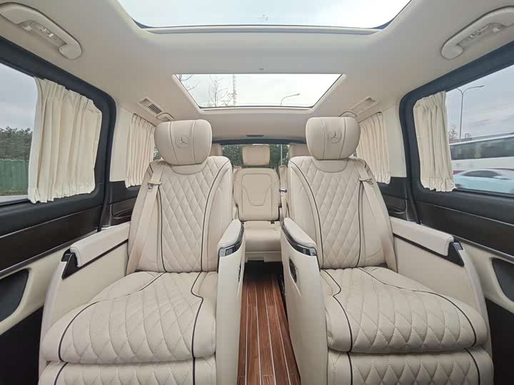 Фото 10 - Mercedes-Benz V-Class