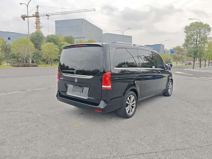 Фото 11 - Mercedes-Benz V-Class