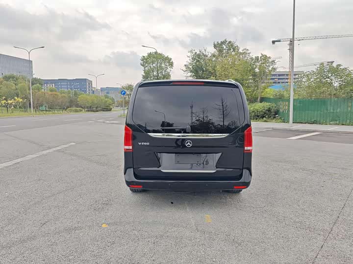 Фото 12 - Mercedes-Benz V-Class