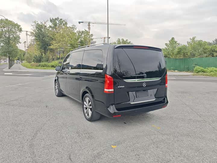 Фото 13 - Mercedes-Benz V-Class