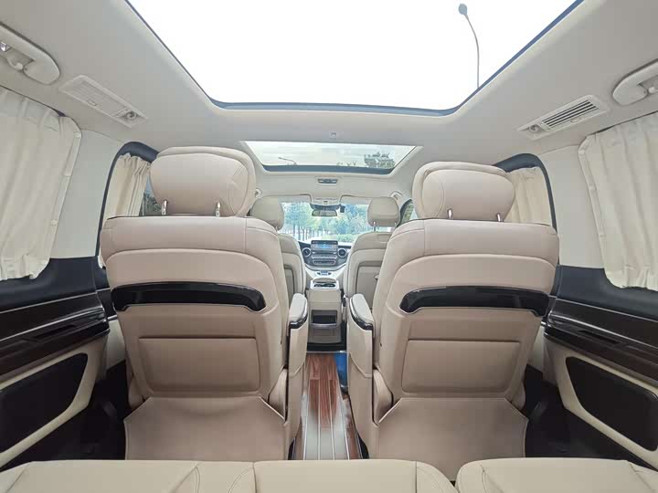 Фото 7 - Mercedes-Benz V-Class