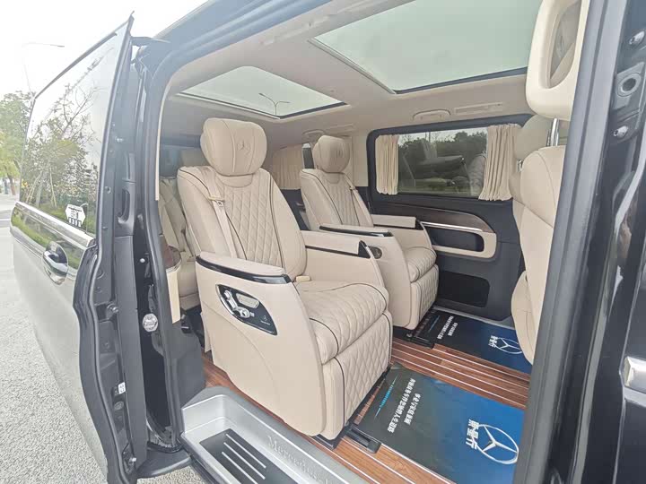 Фото 9 - Mercedes-Benz V-Class