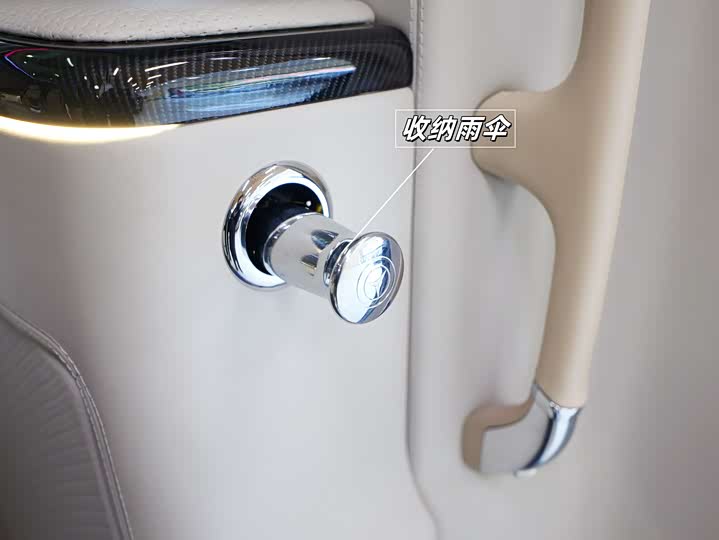 Фото 16 - Mercedes-Benz V-Class