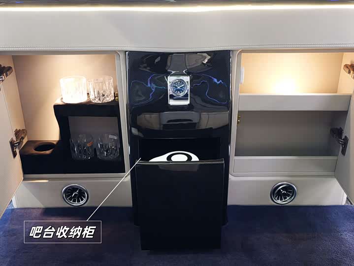 Фото 17 - Mercedes-Benz V-Class