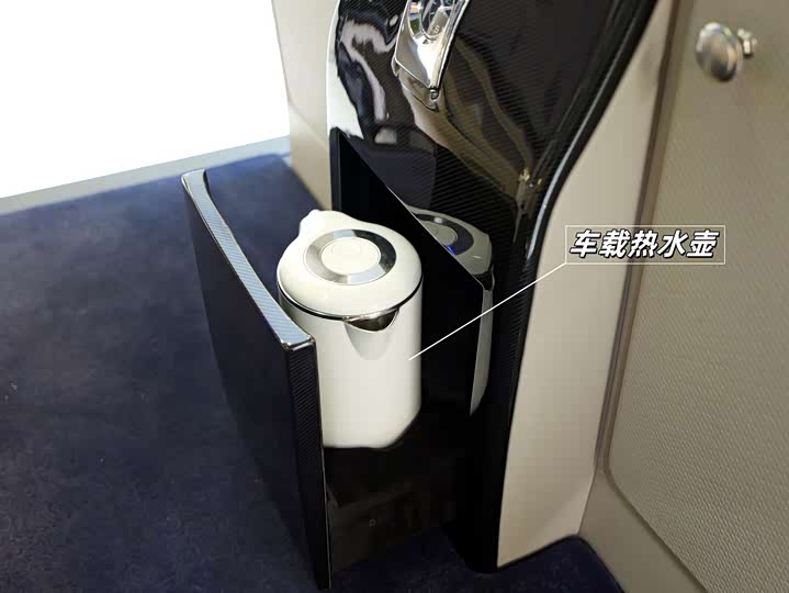 Фото 18 - Mercedes-Benz V-Class