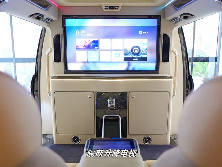 Фото 19 - Mercedes-Benz V-Class